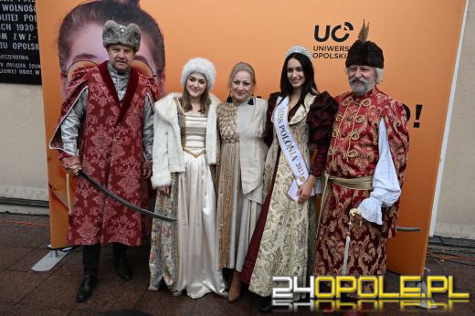 Opolscy maturzyści w akcji, czyli poloneza czas zacząć!