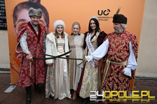 Opolscy maturzyści w akcji, czyli poloneza czas zacząć!