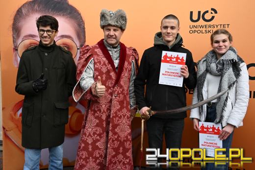 Opolscy maturzyści w akcji, czyli poloneza czas zacząć!