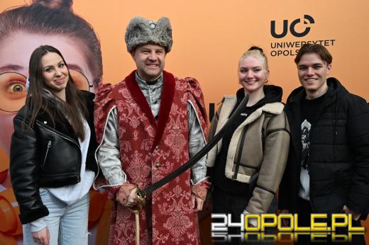 Opolscy maturzyści w akcji, czyli poloneza czas zacząć!