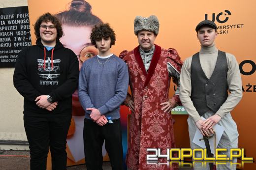 Opolscy maturzyści w akcji, czyli poloneza czas zacząć!