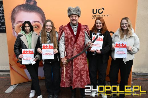 Opolscy maturzyści w akcji, czyli poloneza czas zacząć!