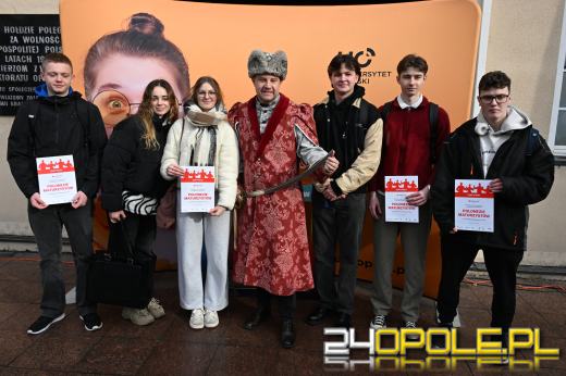 Opolscy maturzyści w akcji, czyli poloneza czas zacząć!