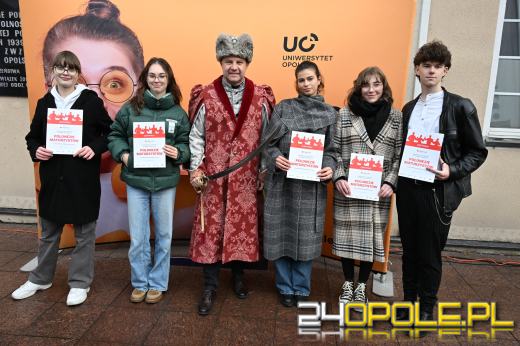 Opolscy maturzyści w akcji, czyli poloneza czas zacząć!