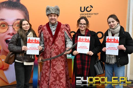 Opolscy maturzyści w akcji, czyli poloneza czas zacząć!