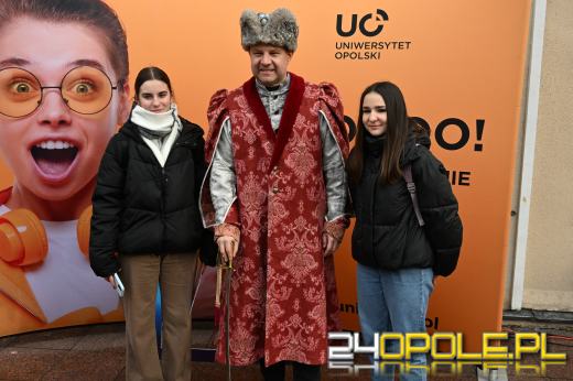 Opolscy maturzyści w akcji, czyli poloneza czas zacząć!