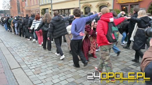 Opolscy maturzyści w akcji, czyli poloneza czas zacząć!