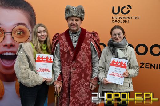 Opolscy maturzyści w akcji, czyli poloneza czas zacząć!