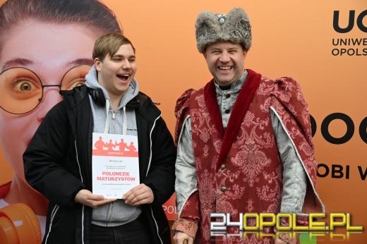 Opolscy maturzyści w akcji, czyli poloneza czas zacząć!