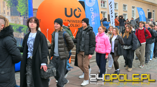 Opolscy maturzyści w akcji, czyli poloneza czas zacząć!