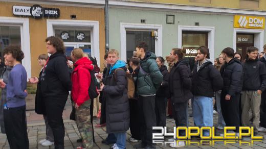 Opolscy maturzyści w akcji, czyli poloneza czas zacząć!