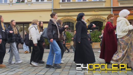 Opolscy maturzyści w akcji, czyli poloneza czas zacząć!