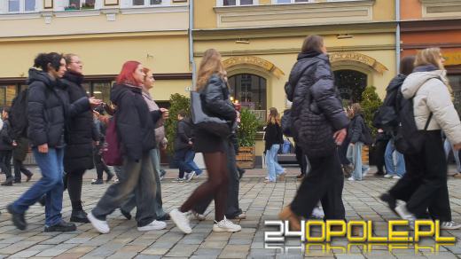 Opolscy maturzyści w akcji, czyli poloneza czas zacząć!