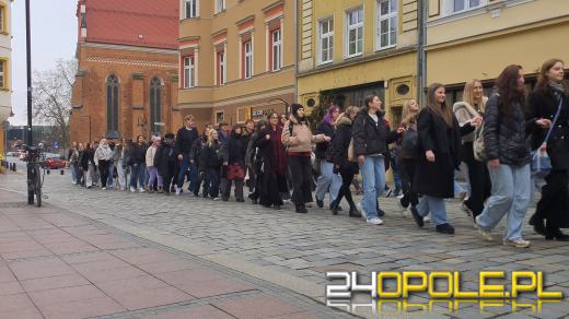 Opolscy maturzyści w akcji, czyli poloneza czas zacząć!