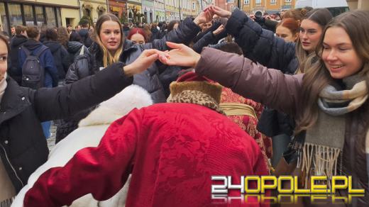 Opolscy maturzyści w akcji, czyli poloneza czas zacząć!