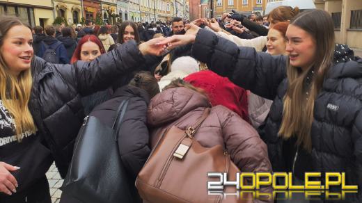 Opolscy maturzyści w akcji, czyli poloneza czas zacząć!