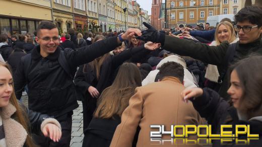 Opolscy maturzyści w akcji, czyli poloneza czas zacząć!