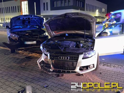 Zderzenie dwóch aut na Północnej