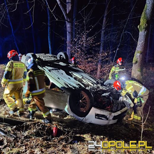 Kolejne dachowanie samochodu w regionie. Policja apeluje o ostrożność
