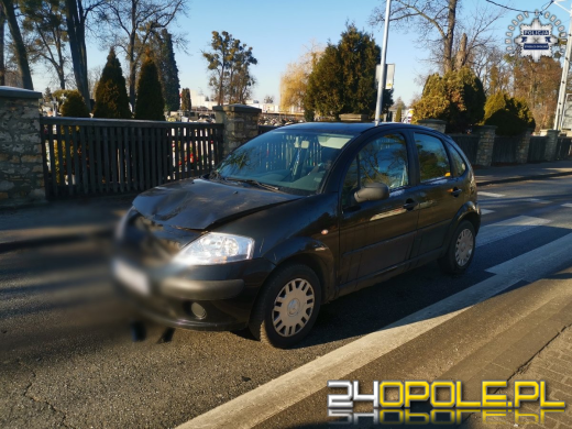 Potrącenie 74-latki na przejściu dla pieszych. Policja apeluje o ostrożność