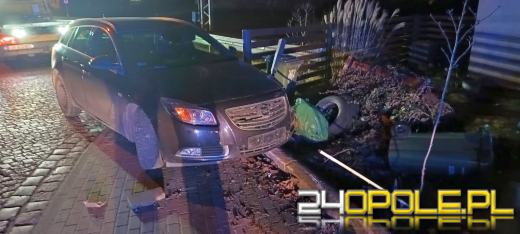 Namysłów: Kierowca wjechał w ogrodzenie i uciekł. Policja prowadzi poszukiwania