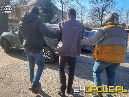 Ukradł karton wódki i staranował pracownika sklepu - nie uniknie odpowiedzialności