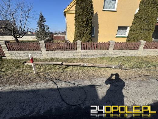 Ciężarówka z koparką uszkodziła linię napowietrzną. Interweniowali policjanci