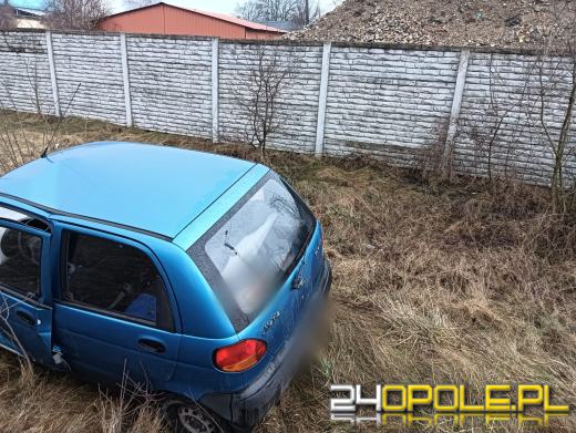 Nieodpowiedzialną jazdą zepchnął z drogi do rowu dwa inne auta
