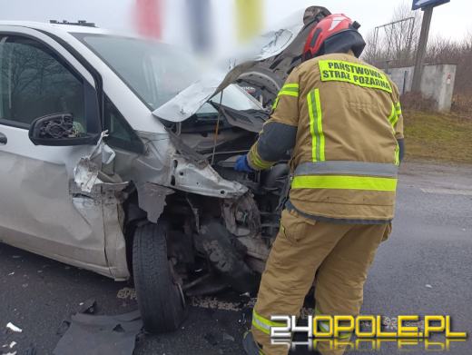 Nieodpowiedzialną jazdą zepchnął z drogi do rowu dwa inne auta