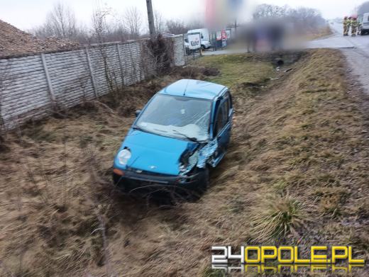 Nieodpowiedzialną jazdą zepchnął z drogi do rowu dwa inne auta