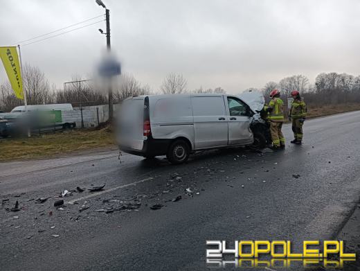 Nieodpowiedzialną jazdą zepchnął z drogi do rowu dwa inne auta