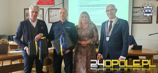 Gmina Strzelce Opolskie przekazała strzeleckim policjantom alkomaty
