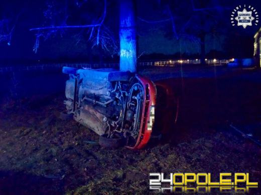 Groźny wypadek w Przydrożu Wielkim. Młody kierowca z promilami