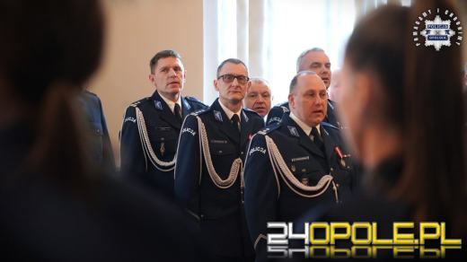 Służyć wiernie Narodowi..." - nowi policjanci ślubowali na sztandar