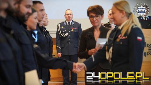 Służyć wiernie Narodowi..." - nowi policjanci ślubowali na sztandar