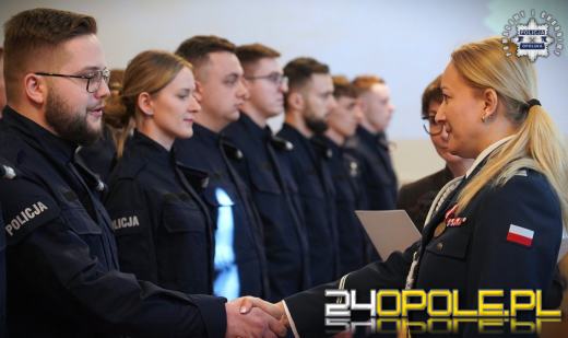 Służyć wiernie Narodowi..." - nowi policjanci ślubowali na sztandar