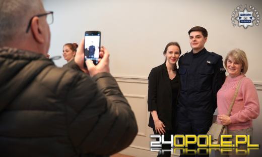 Służyć wiernie Narodowi..." - nowi policjanci ślubowali na sztandar