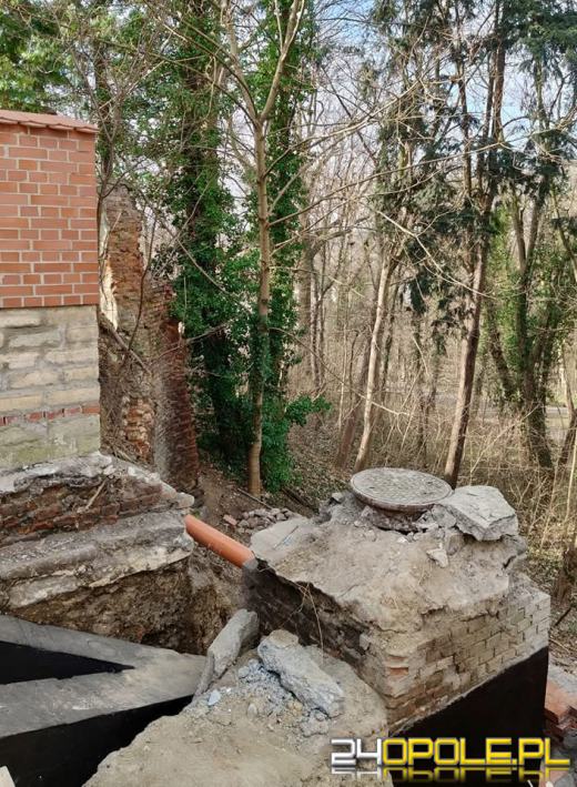 Renowacja zabytkowych murów obronnych w Głogówku. Efekty powoli widoczne