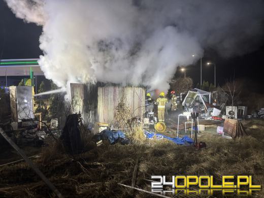 Pożar altany w pobliżu stacji benzynowej w Kędzierzynie-Koźlu