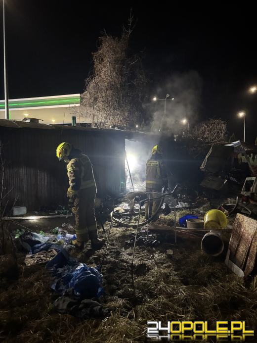 Pożar altany w pobliżu stacji benzynowej w Kędzierzynie-Koźlu