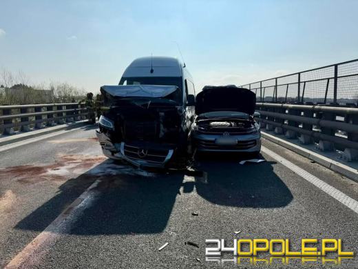Zderzenie pojazdów na A4. Utrudnienia na drodze