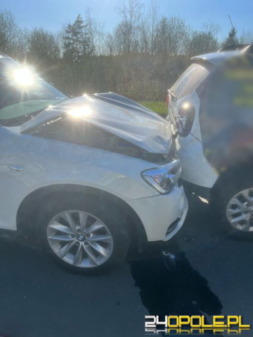 Trzy samochody zderzyły się na skrzyżowaniu Bocznicowej i Sosnowej w Strzelcach Opolskich