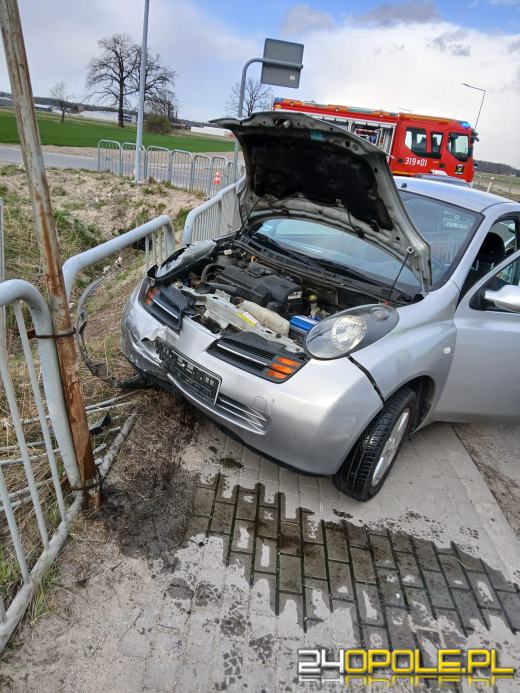Zderzenie dwóch aut w Jełowej. Dwie osoby trafiły do szpitala