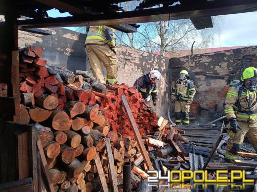 Pożar stodoły w Wierzbicy Górnej. 35 strażaków walczyło z żywiołem