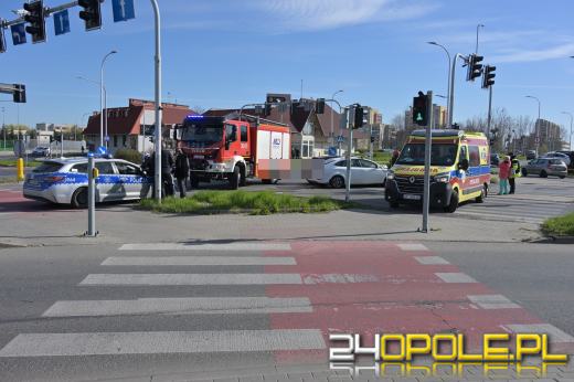 Zderzenie trzech samochodów na skrzyżowaniu ulic Sosnkowskiego i Horoszkiewicza