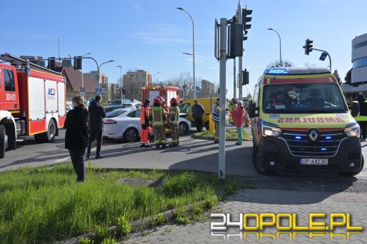 Zderzenie trzech samochodów na skrzyżowaniu ulic Sosnkowskiego i Horoszkiewicza