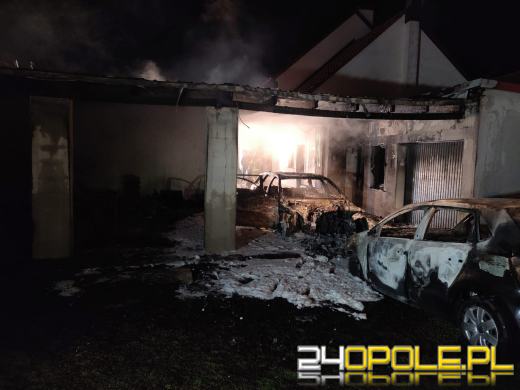 Malerzowice Wielkie: Wiata garażowa z dwoma autami spłonęły doszczętnie