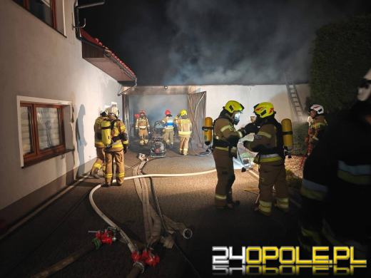 Malerzowice Wielkie: Wiata garażowa z dwoma autami spłonęły doszczętnie