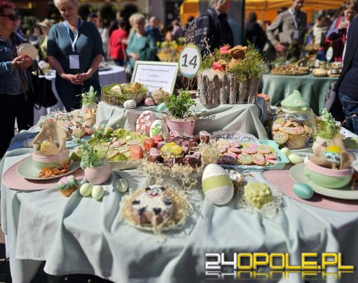 Jajecznica z 1500 jaj i wielkanocny żurek. Opolanie świętowali na rynku