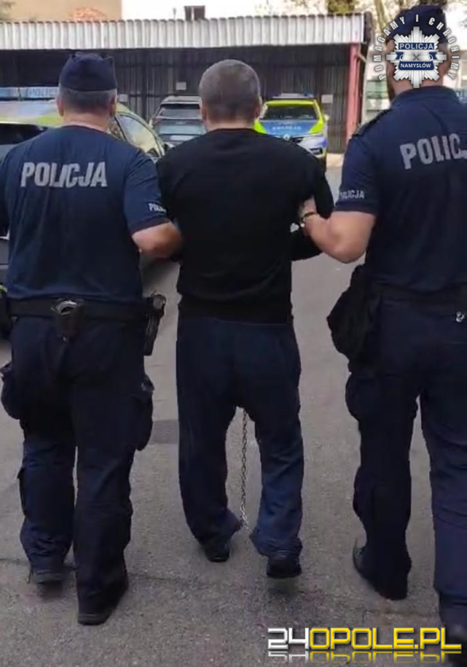 Uzbrojony napastnik wtargnął do mieszkania - 19-latek z ranami w szpitalu, sprawca aresztowany